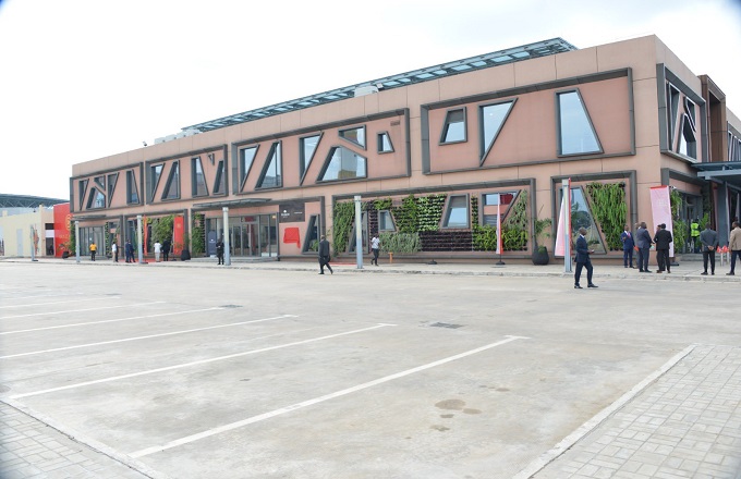 Le  premier module du centre commercial de Mpila «Brazza Mall » mis en service
